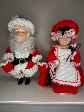 Vintage Mr. and Mrs.Santa Claus Crochet Dolls Red White Set Silent Night Musical